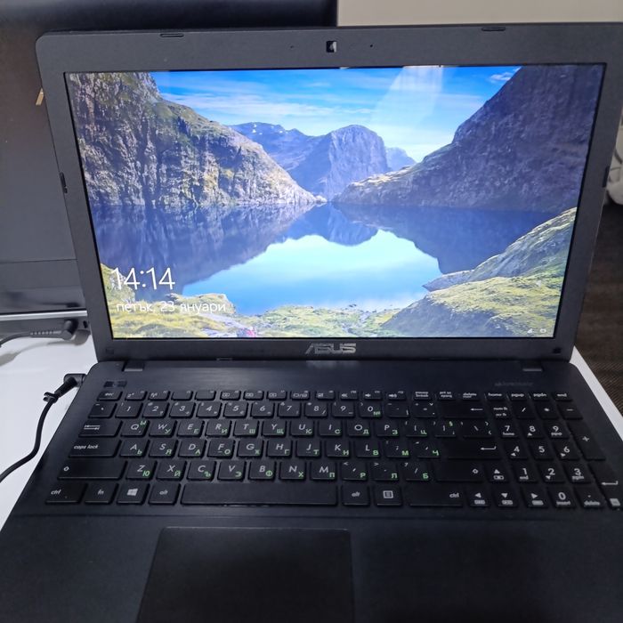 Продавам 2 броя лаптопи  ASUS