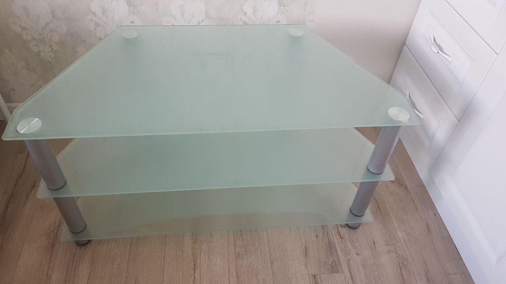 Столик стеклянный под телевизор