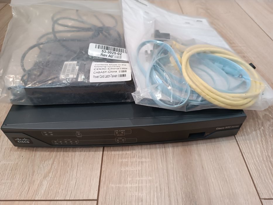 Продам Cisco 881
