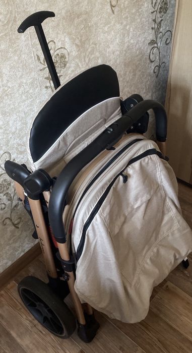 Продаю коляску срочно