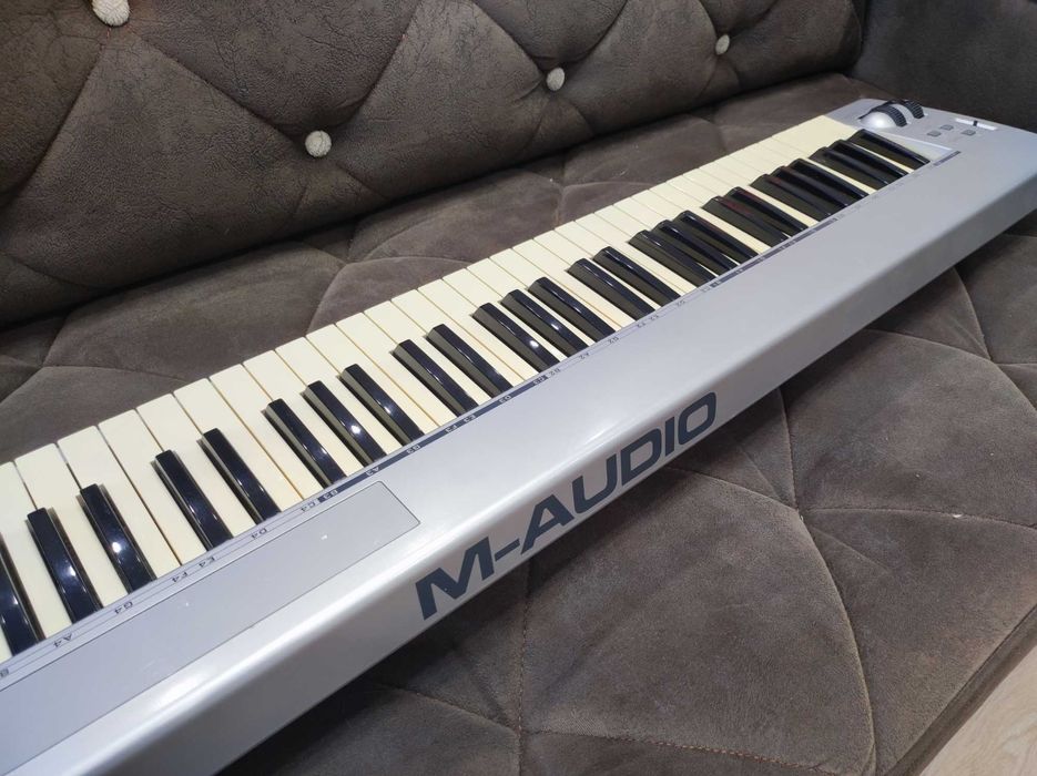 MIDI-Клавиатура M-Audio Keystation 88ES