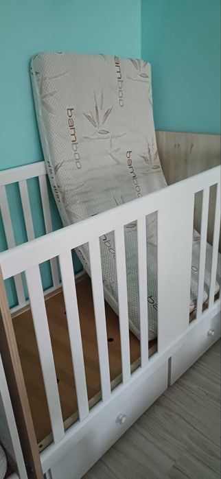 Продавам бебешки кошари