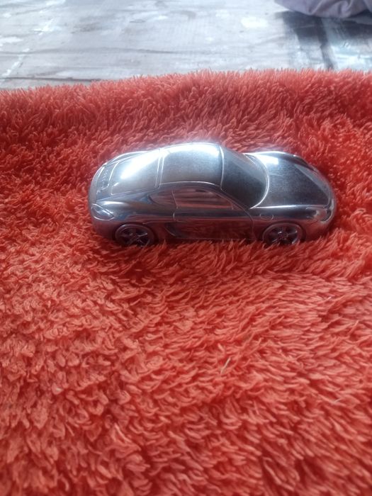 Продам сувенирную.машину.