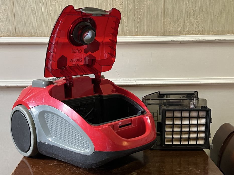 Пылесос Artel VCC012RED