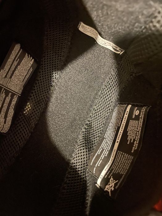 Детска каска за ски с очила