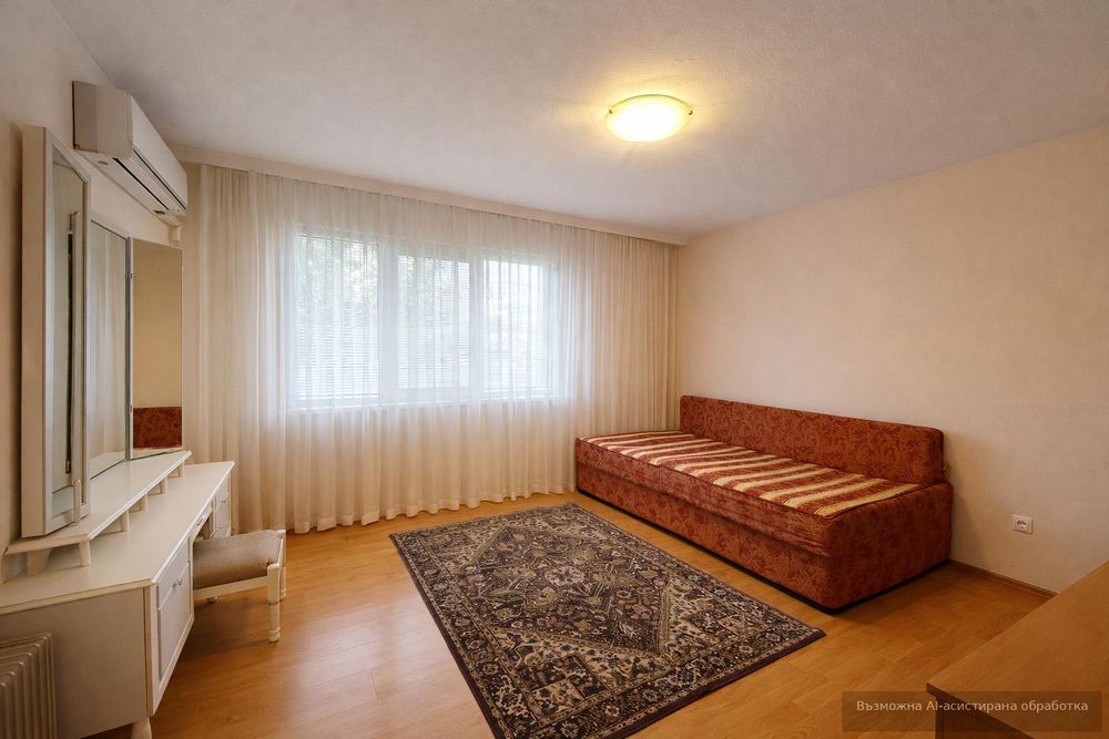 Тристаен апартамент под наем в Център