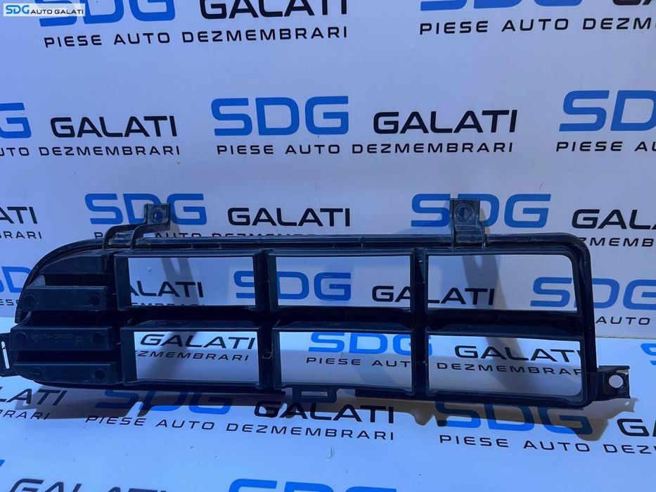 Ornament Grila Inferioara Dreapta de pe Bara Spoiler Fata Kia Cerato 2003 - 2008 Cod 86547-2F000 [V0242]