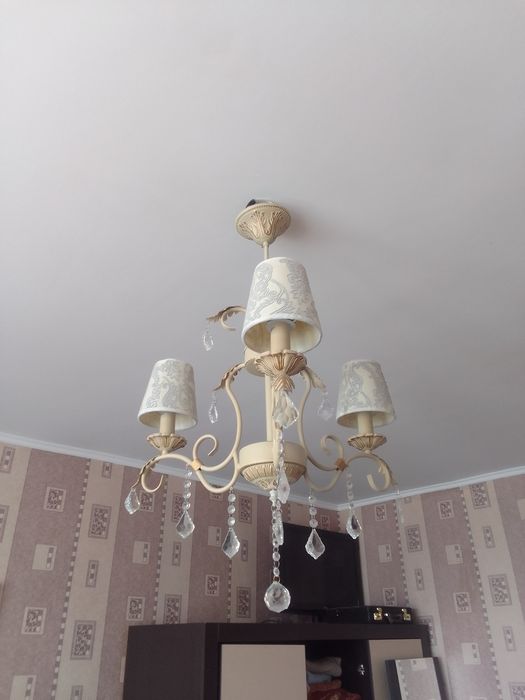 Срочно продам люстру в стиле Прованс