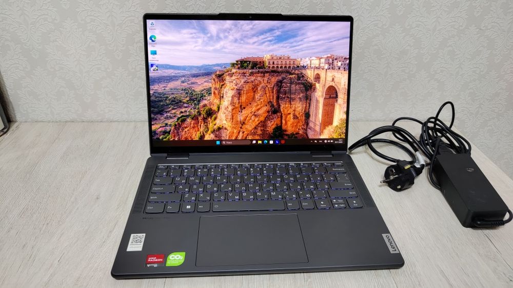 Lenovo Yoga ноутбук