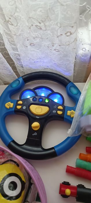 Отдам вещи,обувь,игрушки(много) 5000
