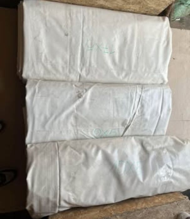 Vând prelate cauciucate noii material de tir cu capse de jur în prejur