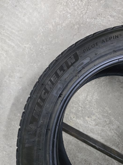 2 Броя 245/45/17 Michelin 7mm 23dot