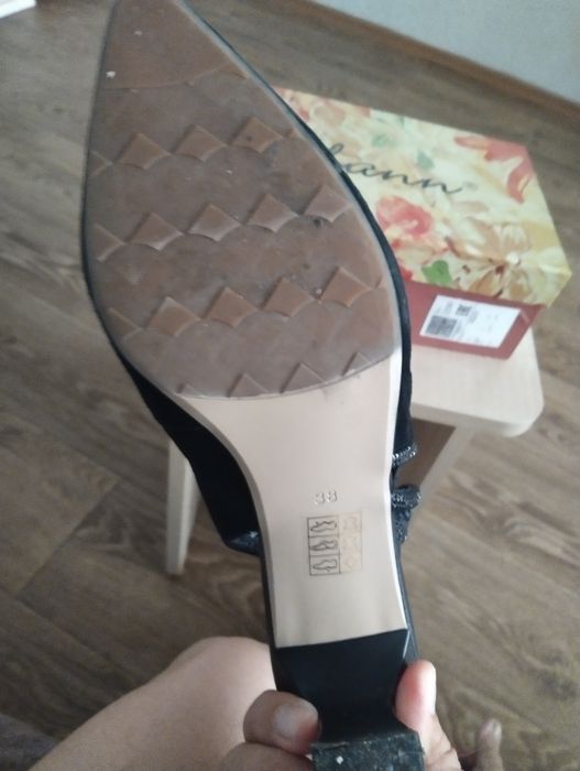 Продам женские туфли