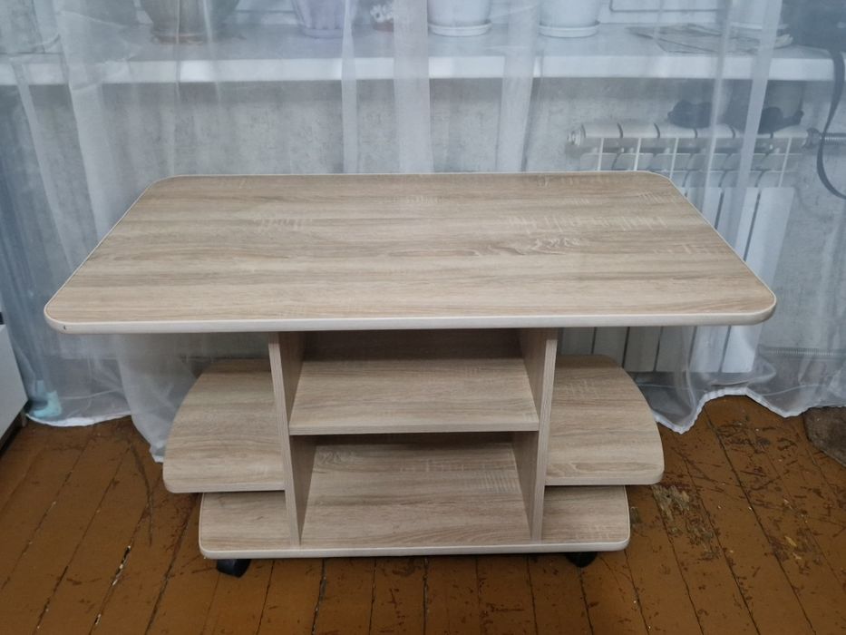 Продам столик под ТВ