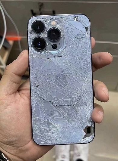 Iphone 13 pro и 2 телефона в подарок