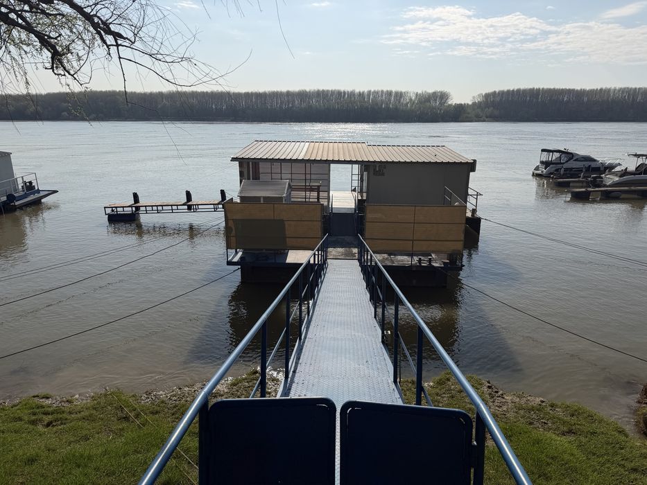 Ponton acostare ambarcatiuni