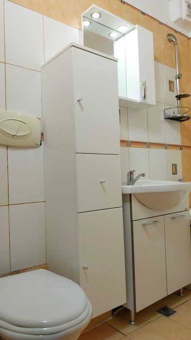 Vând apartament cu 2 camere, zonă centrală
