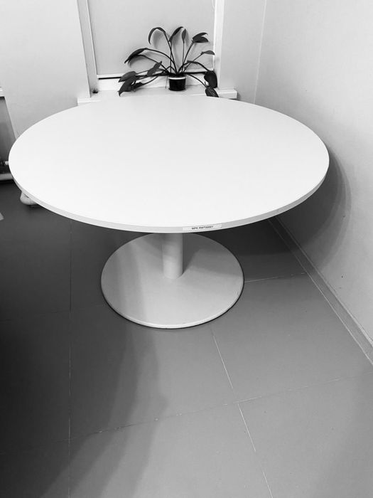 Срочно Стол для гостей