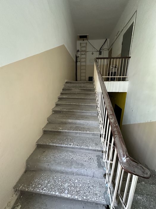 Продается квартира 3 комнаты 74 кв шота руставели высокопотолчка.