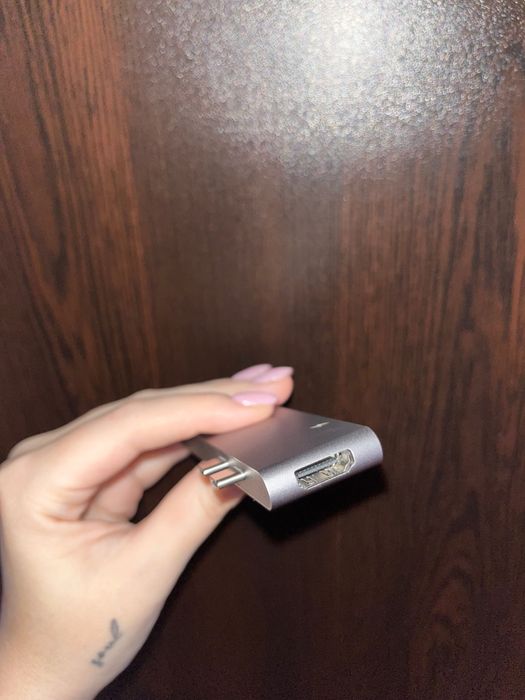 Адаптер за MacBook