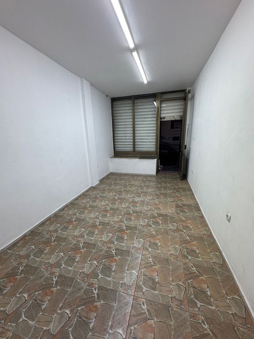 Дава се под наем Офис в Пловдив, Център - 20 кв.м за 298.86 € - Снимка #1