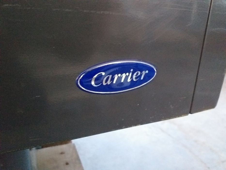 Щандови островни витрини Carrier