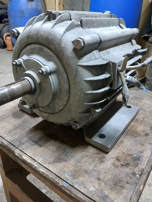 Продам электродвигатель 380/220в