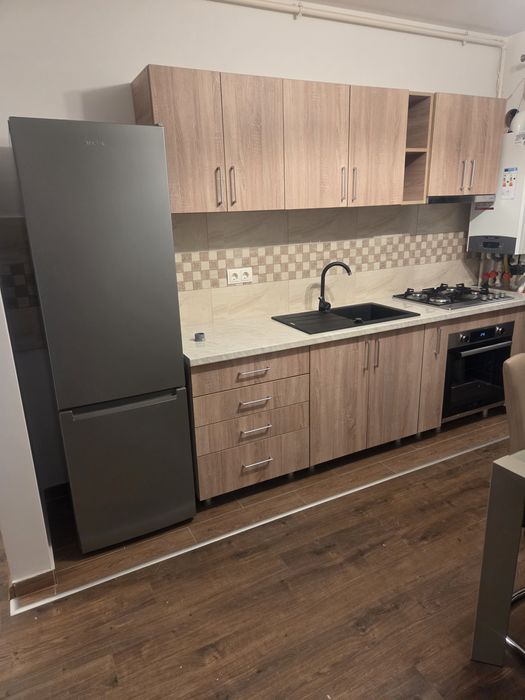 Închiriez apartament  !!!