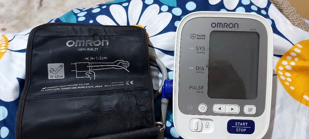 Tensiometru omron M400