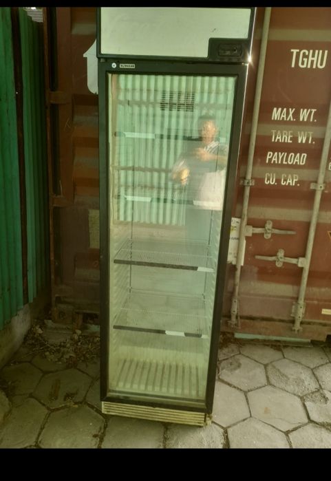 Продам ветринный холодильник
