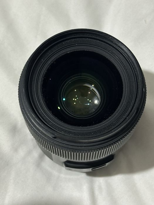 Объектив Sigma 35 mm 1.4