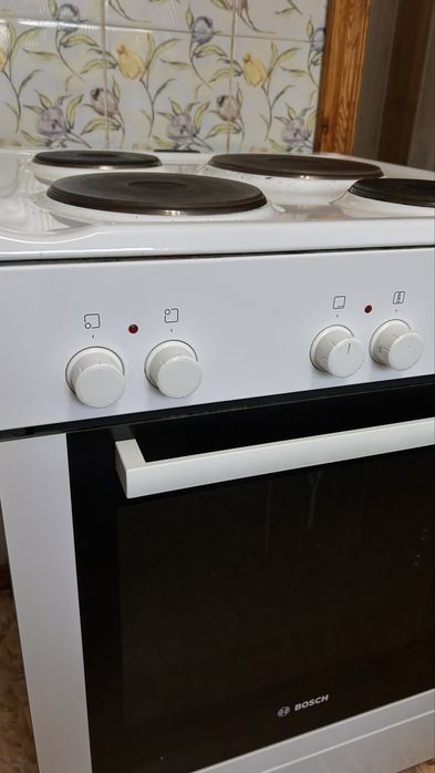 Продам электрическую плиту BOSCH
