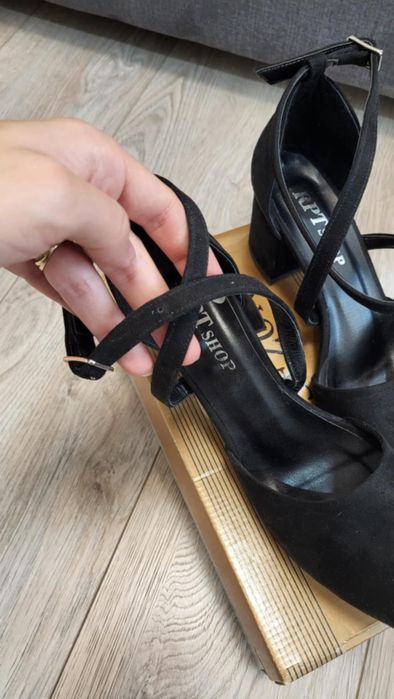 Дамски  елегантни обувки на ток