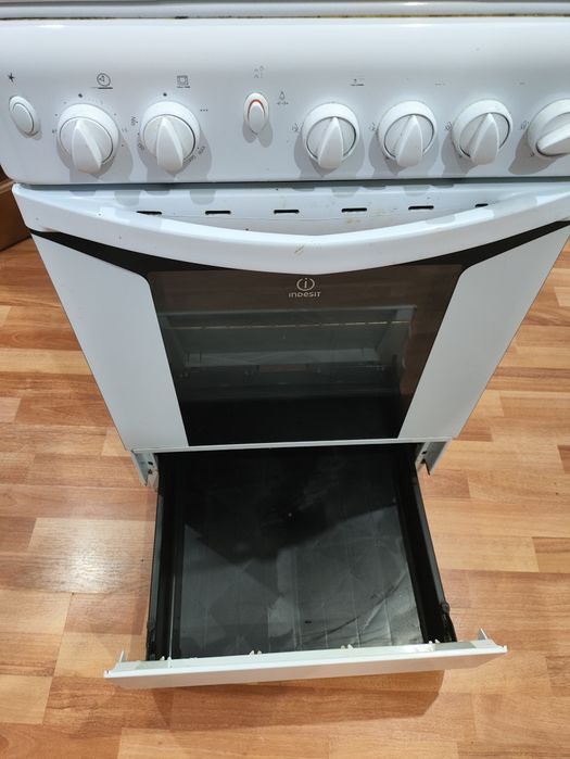 Продам газовую плиту индезит