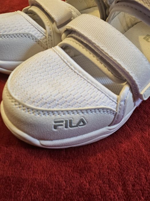 Vand adidas deschis in fata Fila