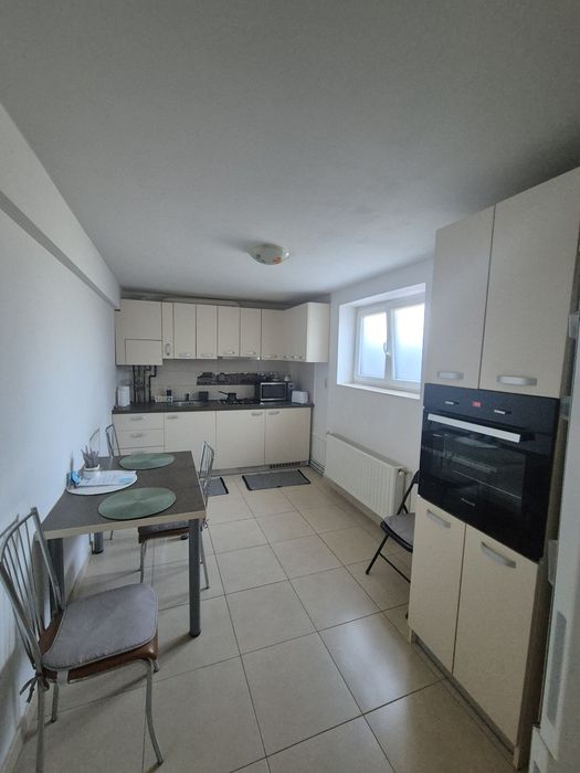 Inchiriez apartament 3 camere