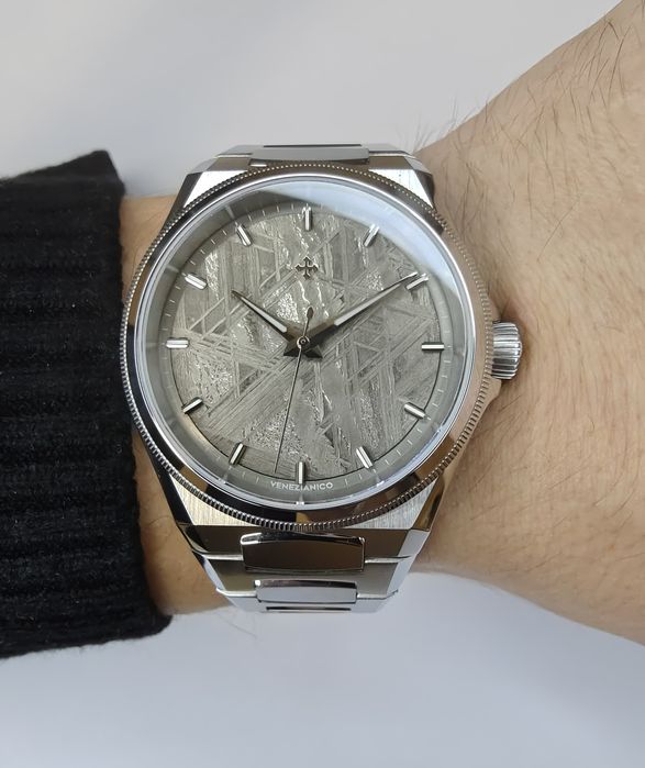 Часы из коллекции разные