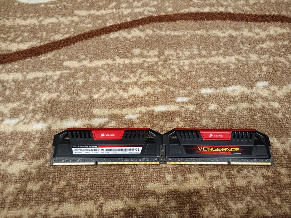 16GB DDR3 2400MHz Corsair Vengeance Pro