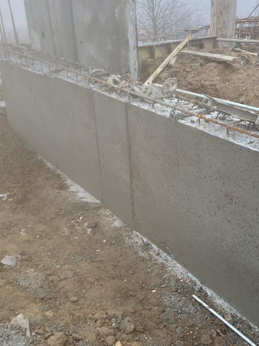 Construim casa la roșu