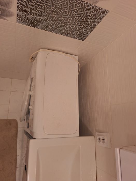 Продам стиральную машину Indesit