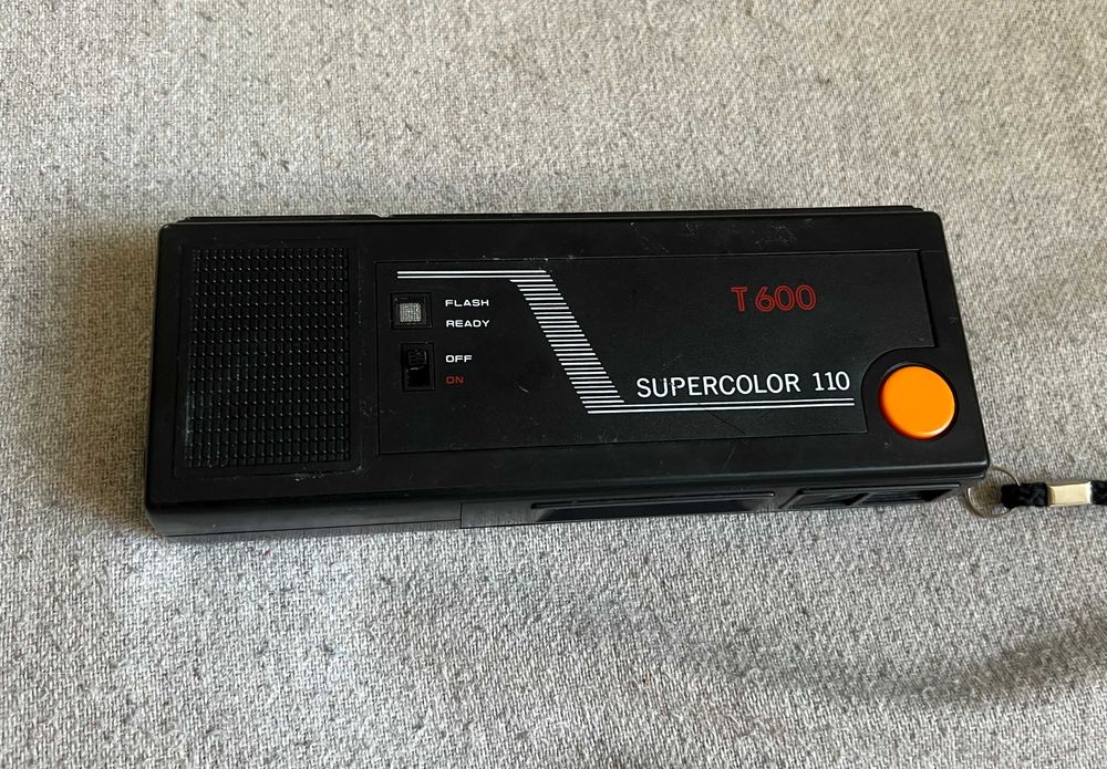 Aparat foto pocket camera Skina T 600 cu film 110 din anii 70 colectie