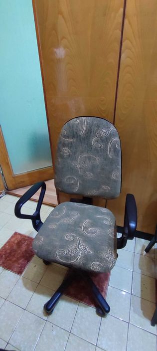 Тапицер и сглобяване мебели наддомно