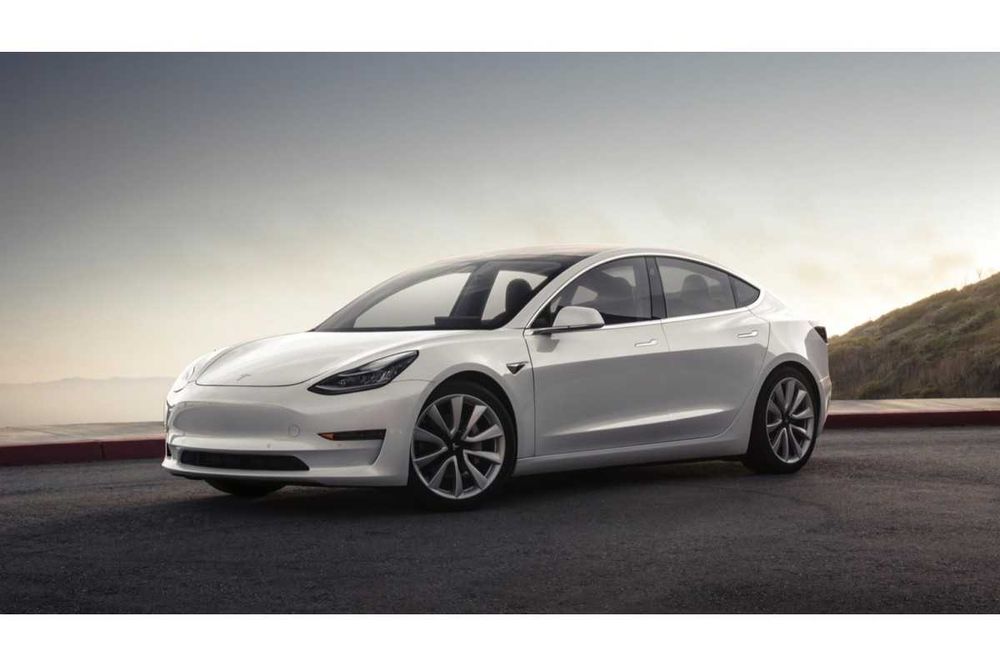 Крыло Капот на Tesla Model 3 Тесла