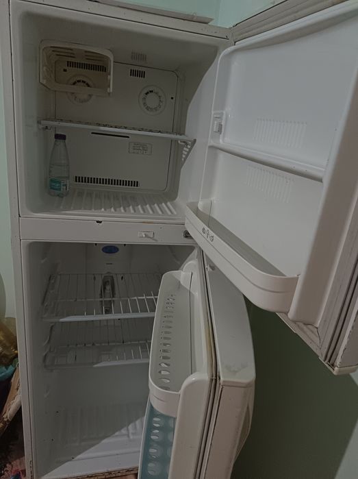 Продоётся холодильник LG
