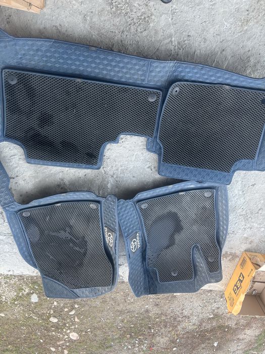 Тайота авенсис полик