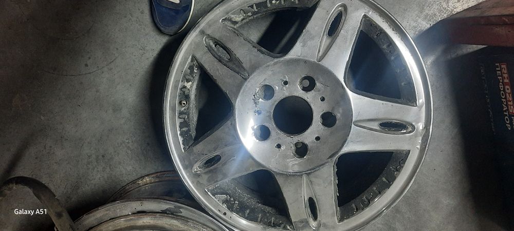 Продаю диски с шиноми  .