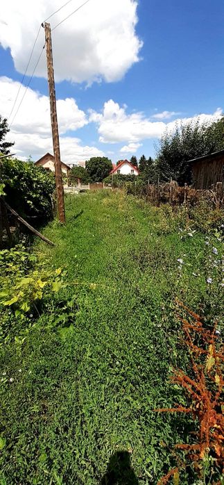 Teren intravilan centru + casa Husi