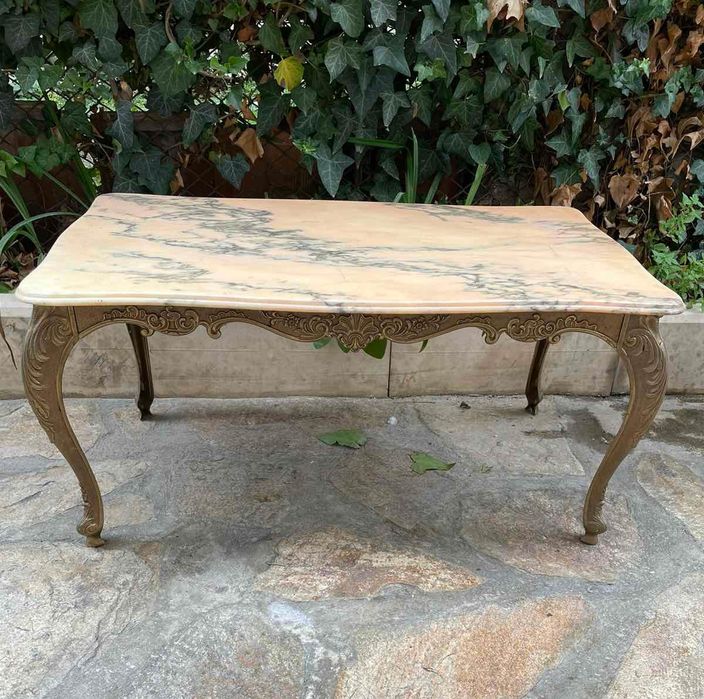 Месингови маси с мраморен плот