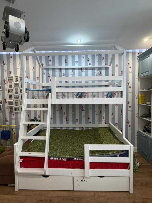 продам двухъярусную кровать для детей