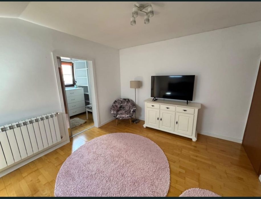 Inchiriez apartament central